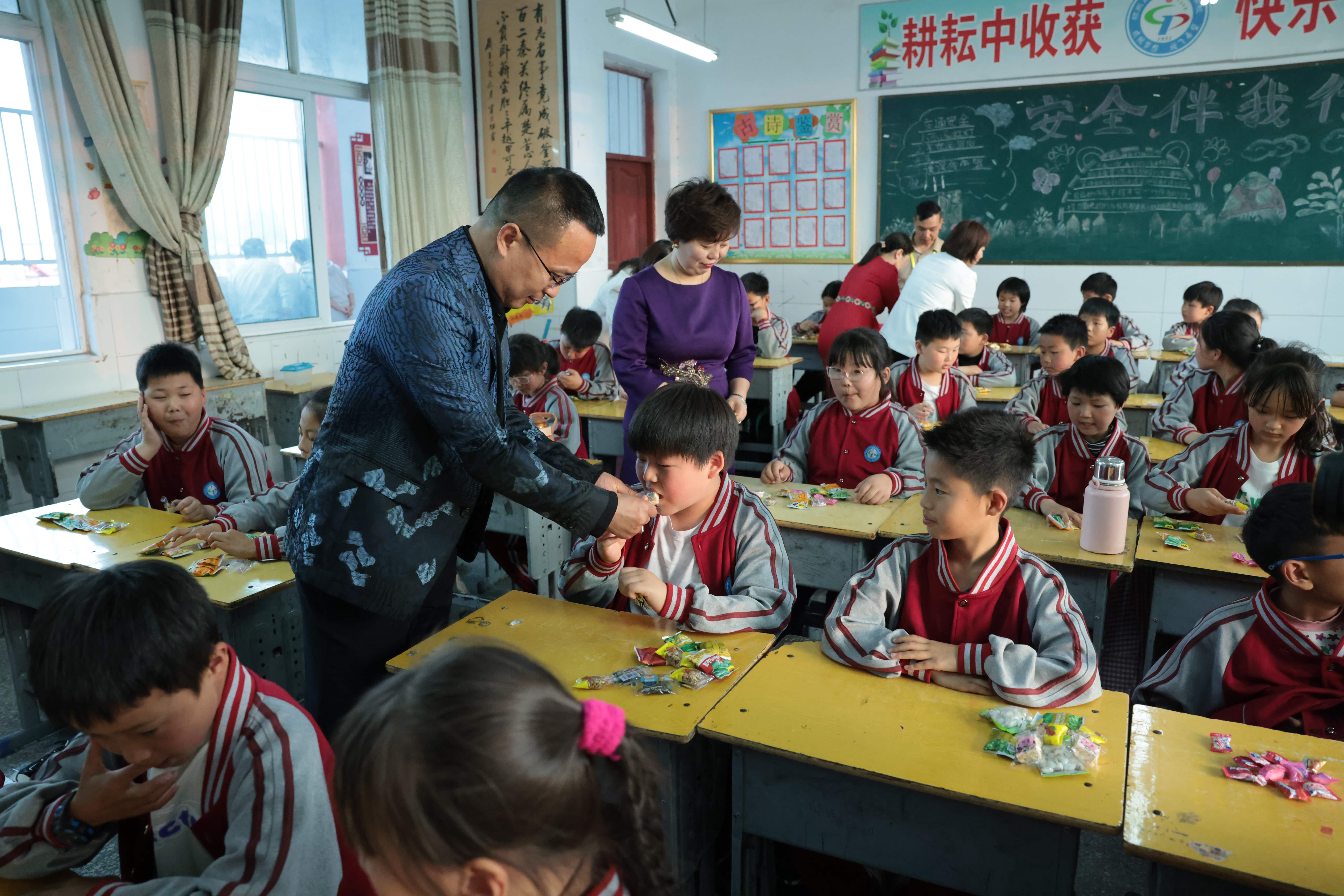 在爱意的“双向奔赴”中丨第249所开云足球体育_开云足球(中国)
公益学校揭牌