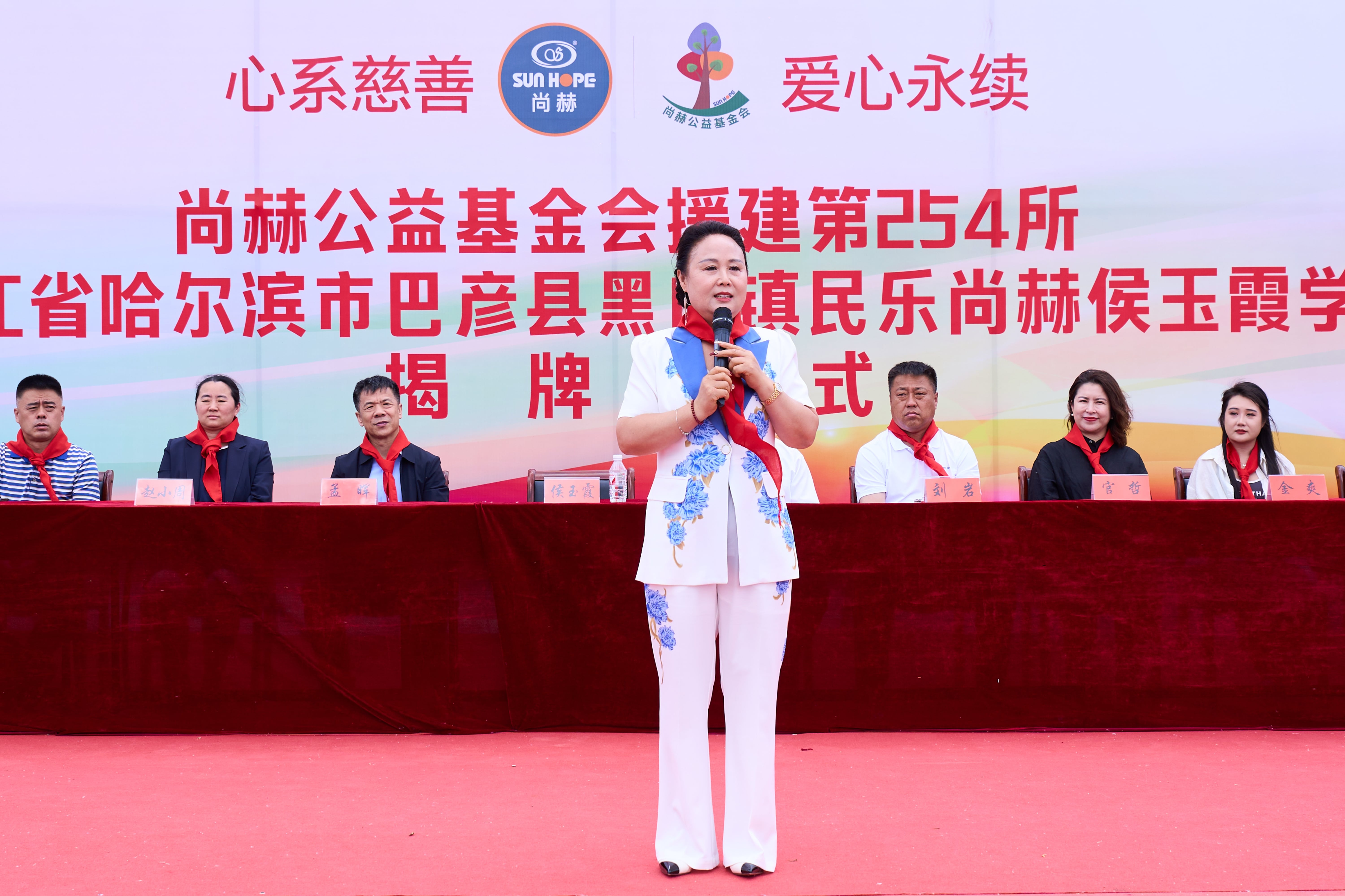 第254所 黑龙江巴彦县黑山镇民乐村开云足球体育_开云足球(中国)
侯玉霞学校