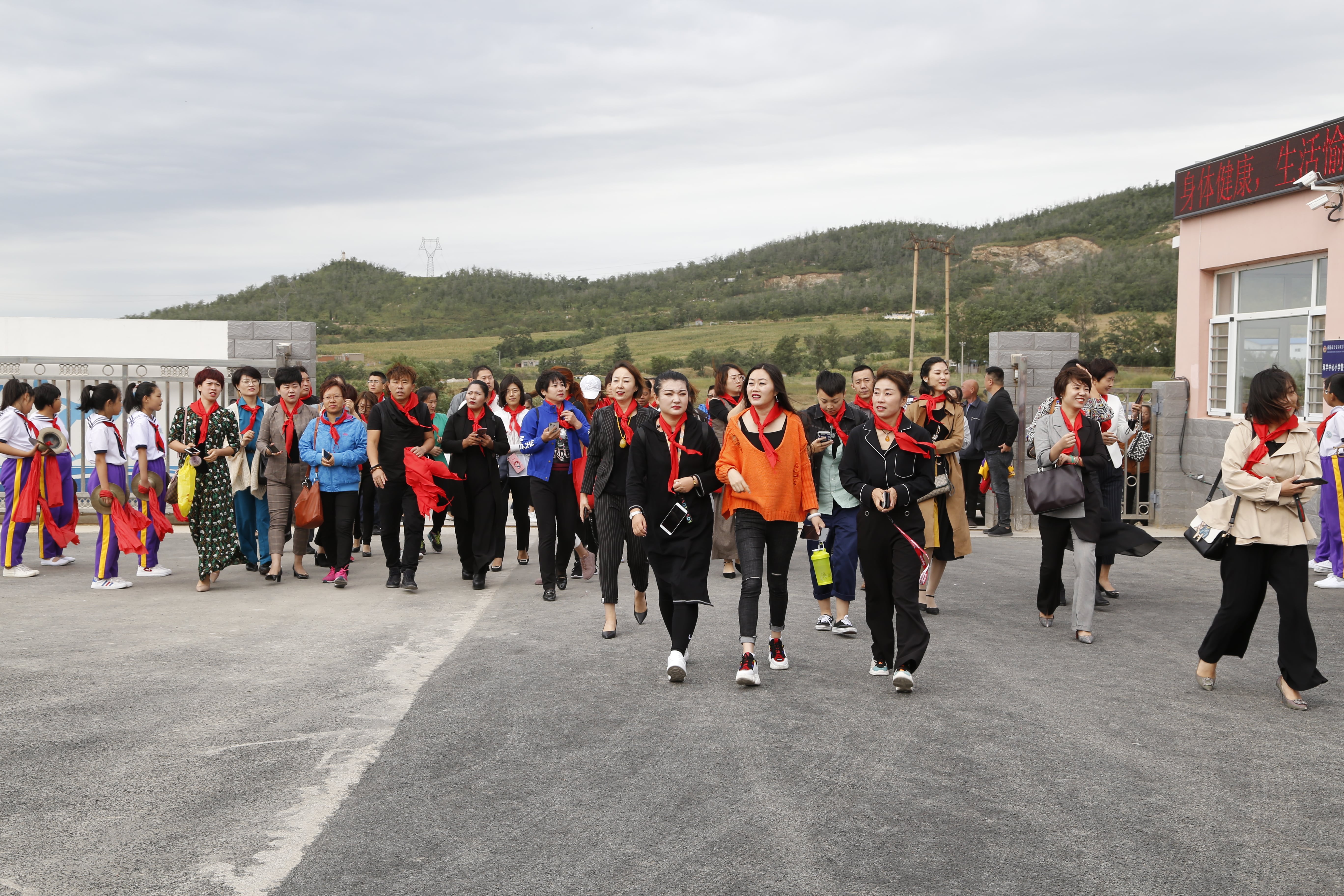 第163所 凌海市双羊镇开云足球体育_开云足球(中国)
孙翔宇小学